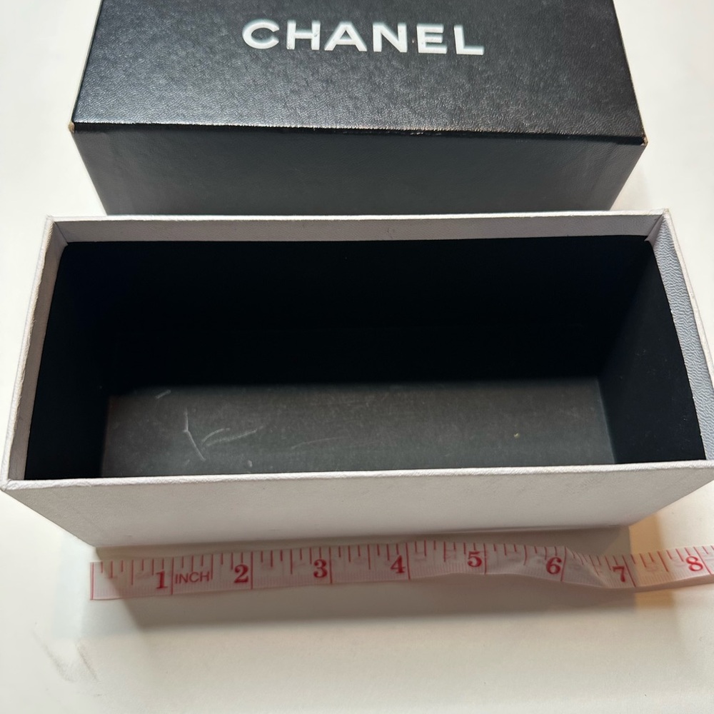 Chanel Box - Picture 2 of 2